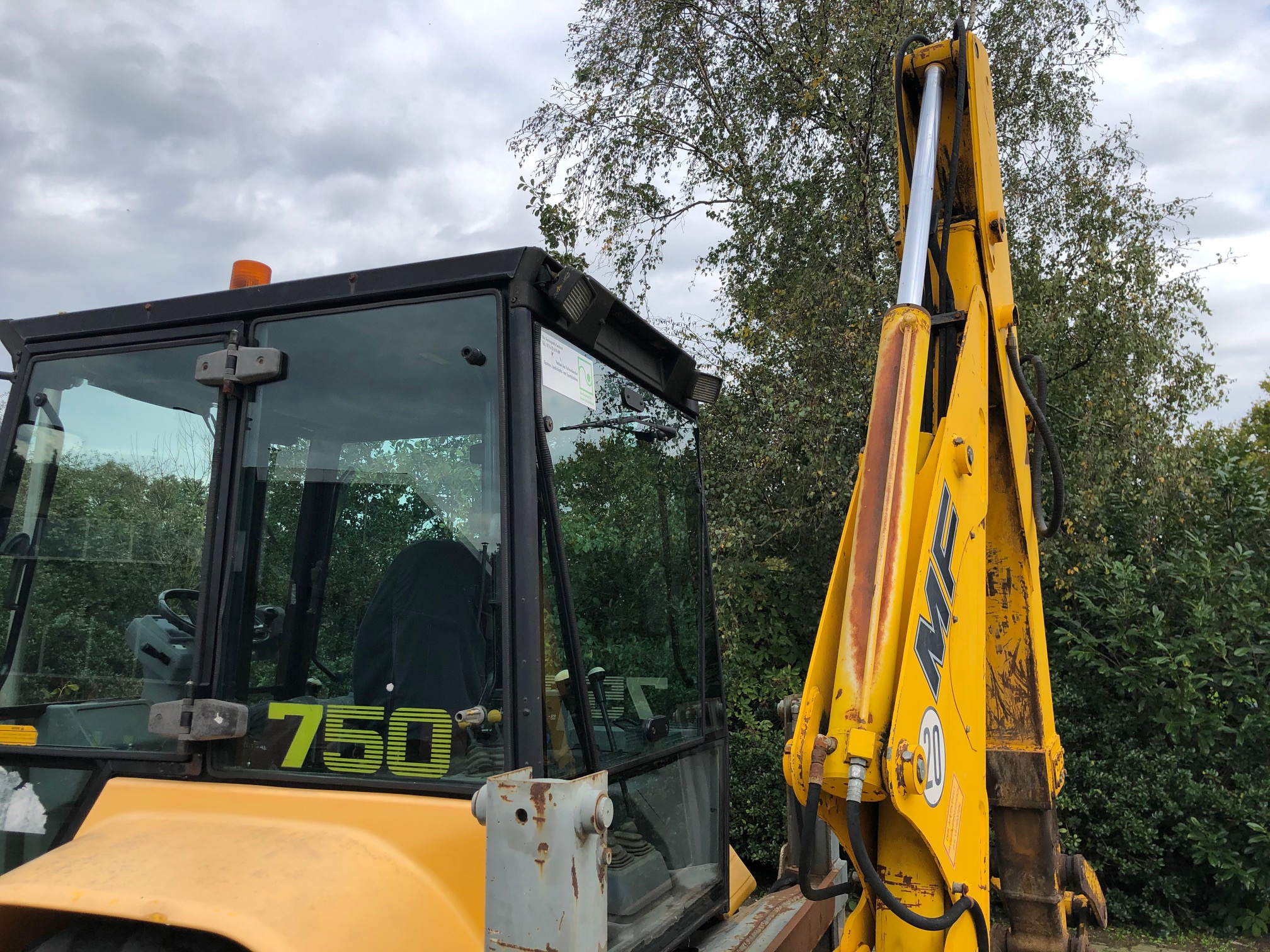 FERMEC MF750 BACKHOE LOADER